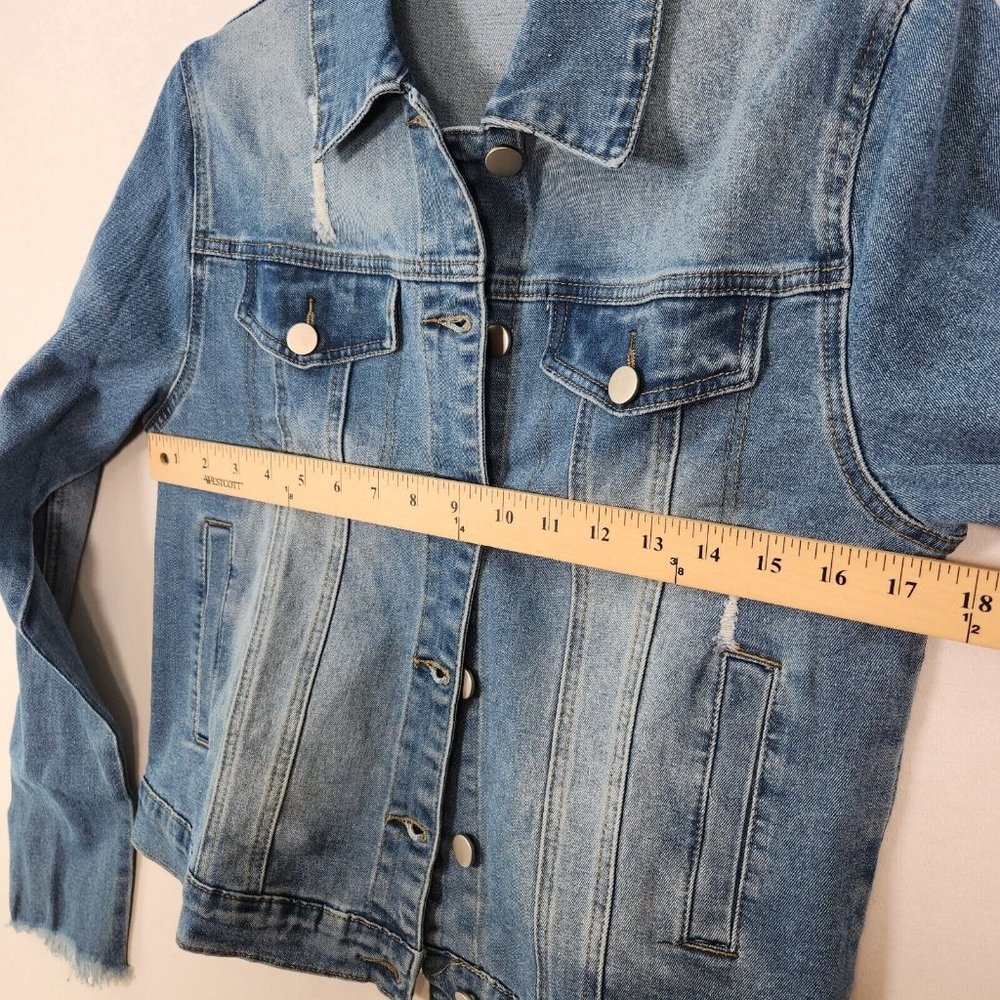 Women's Blue Denim Jean Jacket Size Medium Button Down Distressed New No tag - Picture 3 of 8